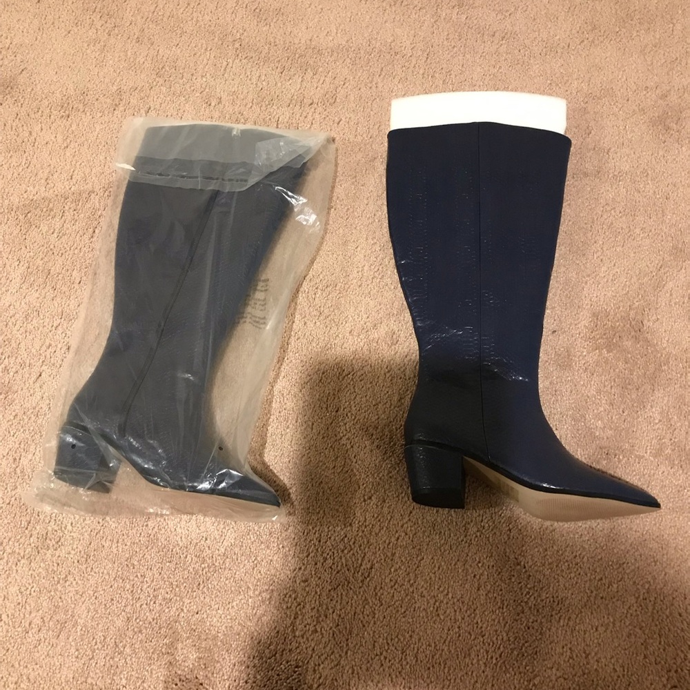 Elegant Navy Knee-High Boots, for wide leg, calfs, brand new never worn